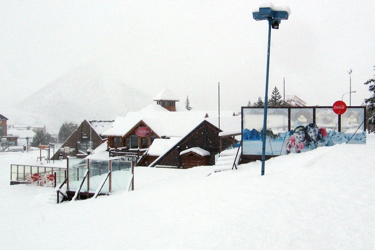 laslenasresort's tweet image. La tormenta se mantuvo todo el fin de semana!
Ya hay 15 cm en la base y más por venir.
#LLsnow #SLL