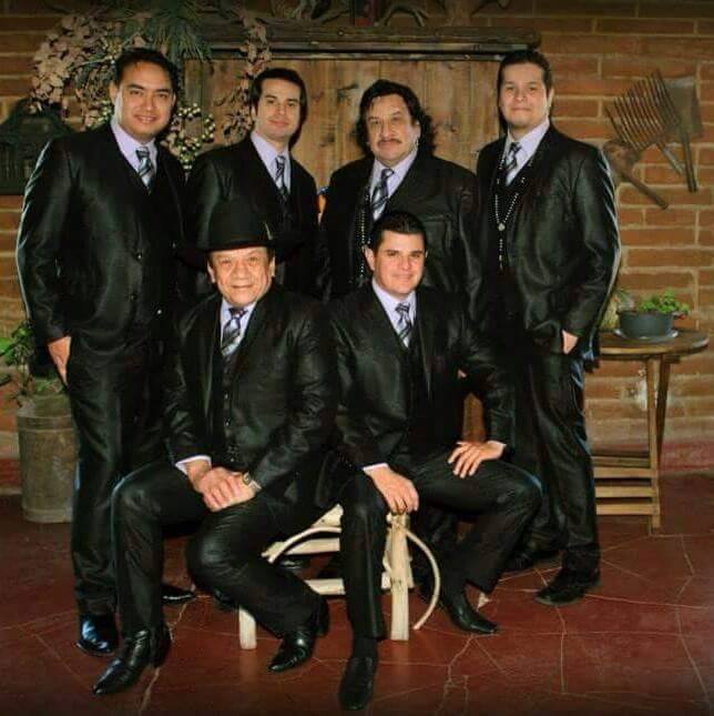 limitegrupero's tweet photo. EN **LIMITE GRUPERO** FESTEJANDO LOS 34 AÑOS DE **LOS CAMINANTES** ESTE 28 DE ABRIL EN IGUANA RANA XOCHIMILCO https://t.co/omIgnI3v3E