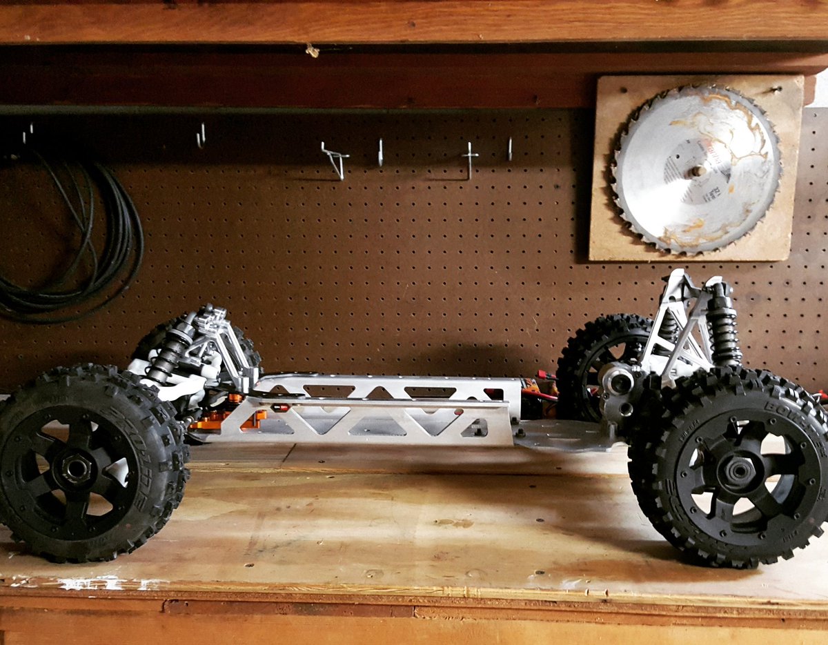 RCOverloadYT's tweet photo. Baja 5b is now a rolling chassis! 
#hpibaja #largscale #hpi @OfficialHPI https://t.co/eSOW4JxUIa