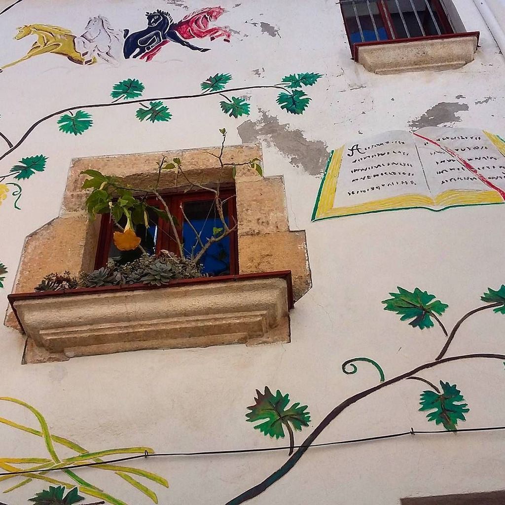 cat_testimo's tweet photo. Fachadas originales #pintura #igerstorredembarra #est#elmeupetit_pais #gaudeix_cat #mapass… https://t.co/R5YUaQW9jS https://t.co/8sL6CroVSS