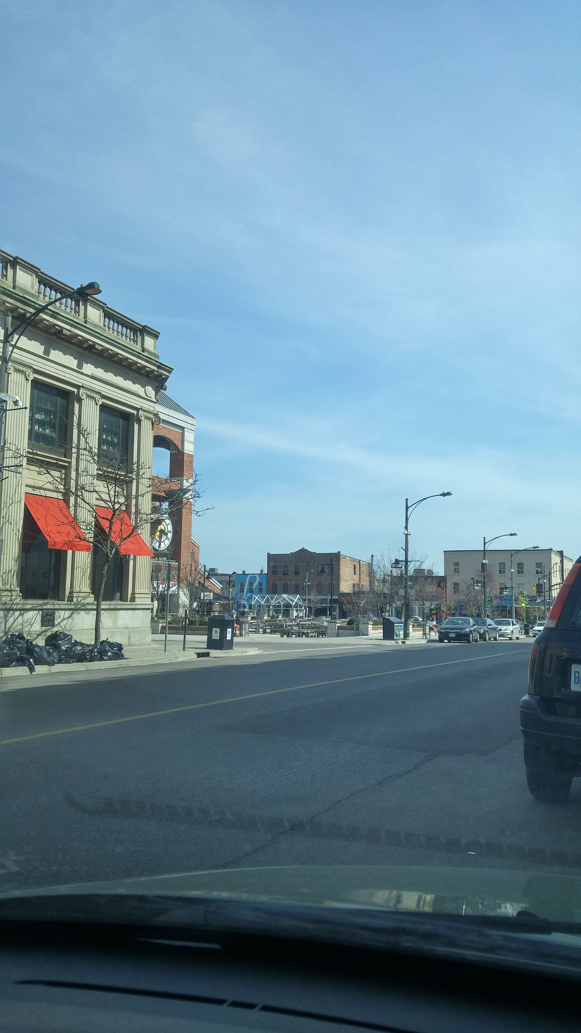 Such a beautiful day downtown https://t.co/Andw88WlUq