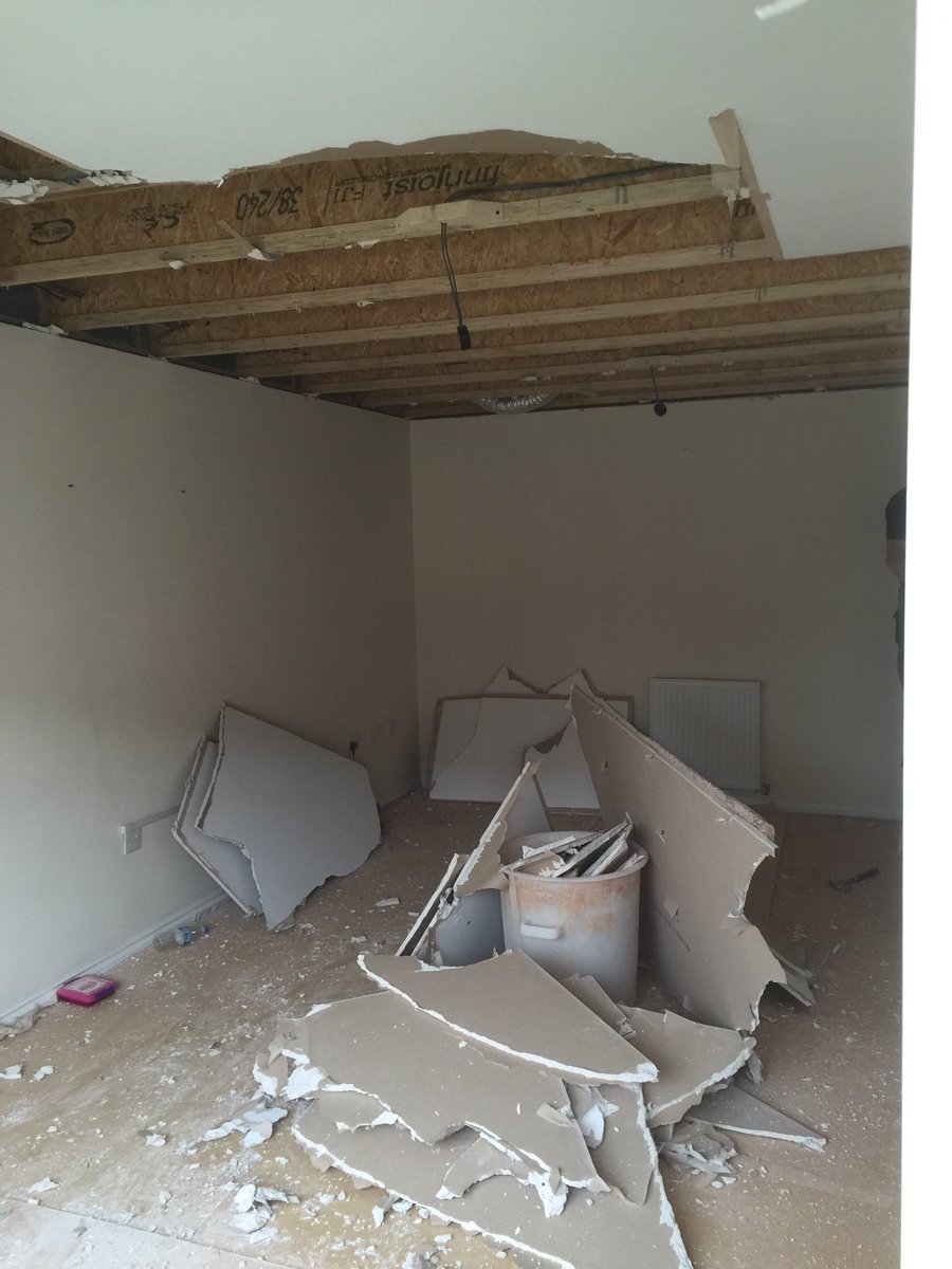 Rugbylad37's tweet photo. @MyHouseSucks @TaylorWimpey . Only been in my house 2 months and the house is shocking just look at this today https://t.co/1jnkbj0ToP