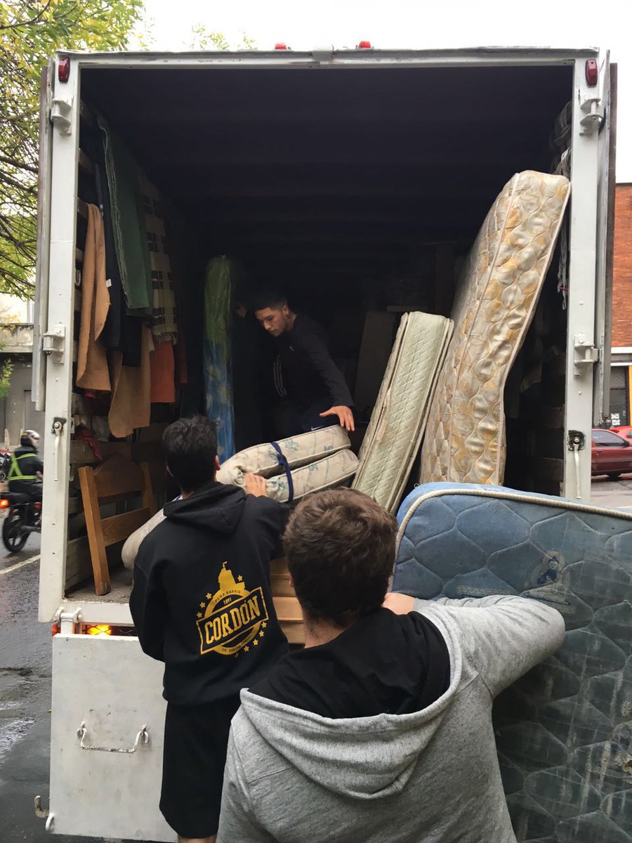 OficialCAP's tweet photo. Gracias a todos los peñarolenses, jugadores y peñas que se acercaron a colaborar #PeñarolSolidario https://t.co/VK6ZQ2gYx8