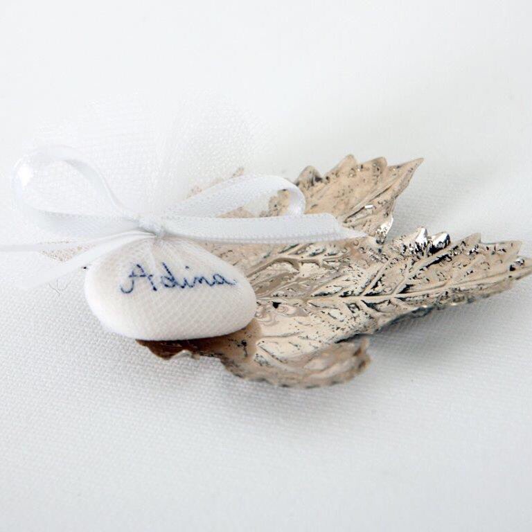 favourgallery's tweet photo. Beautiful #bomboniere #silver #favour personalised by hand.This is a chocolate dragee heart. https://t.co/DcHSH4QgrU https://t.co/DtWROZQTin