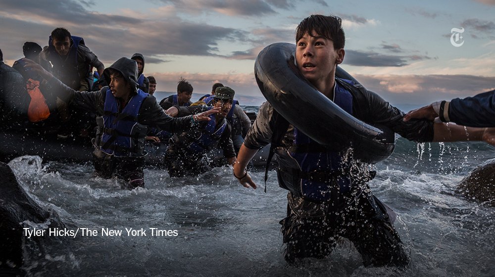 nytimes's tweet image. A Pulitzer Prize-winning photo of Europe's refugee crisis from @tylerhicksphoto