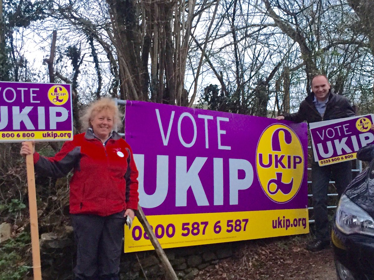 GouldSam's tweet photo. Just finished putting up boards for the day, more tomorrow! To order yours plz send an email via my website #UKIP16 https://t.co/2XrXAajeqD