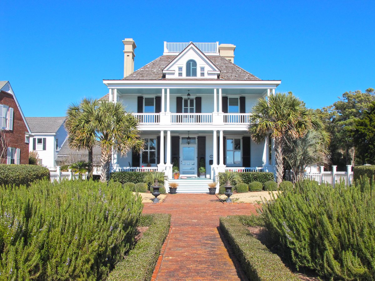 yachthouse117's tweet photo. June 24/25th is Beaufort Old Homes Tour &amp; lucky for you we have ONLY that weekend still opened- tell your friends https://t.co/X3oPWuN0Gr
