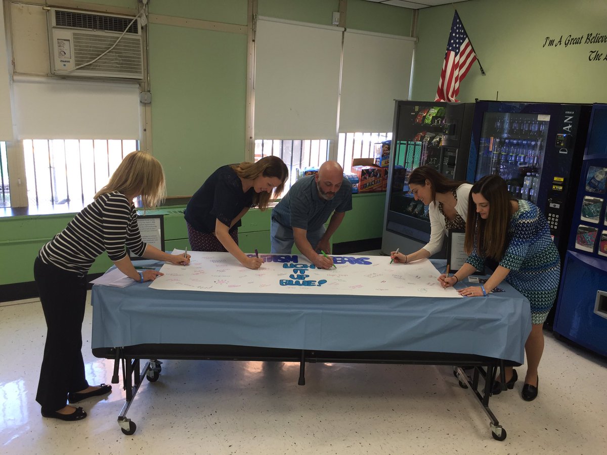 KeraMcLoughlin's tweet photo. Kudos to the Wantagh Key Club for organizing and hosting this wonderful event to promote autism awareness. https://t.co/uhvsaOqbV5