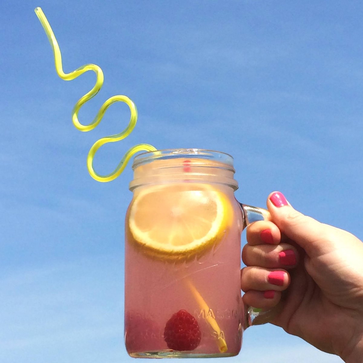 OfficialFruit2O's tweet photo. Raspberry and lemon, they seem meant to be don’t you think?! #GiveLifeATwist https://t.co/NOS9ZZWMs1
