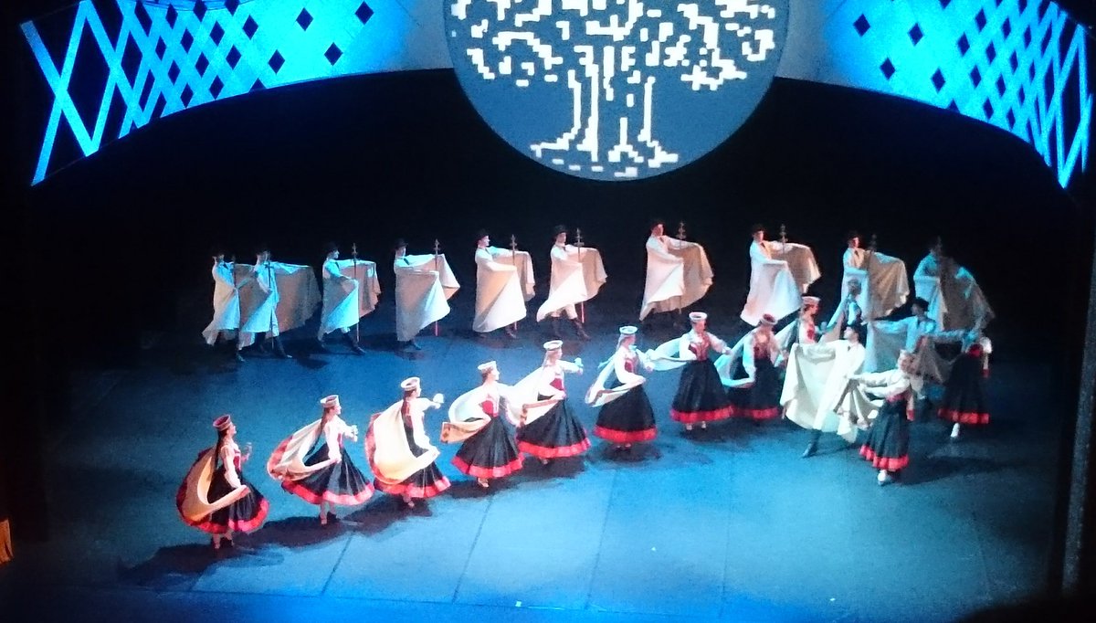 GRozenbergs's tweet photo. #PūtVējiņi;U.Žagata/Z.Liepiņš #ZibsnīZvaigznesAizDaugavas;#EsMācējuDanciVest- mirdz #LU TDA #Dancis 70 gadu jubilejā https://t.co/DVJ8PFpnfs