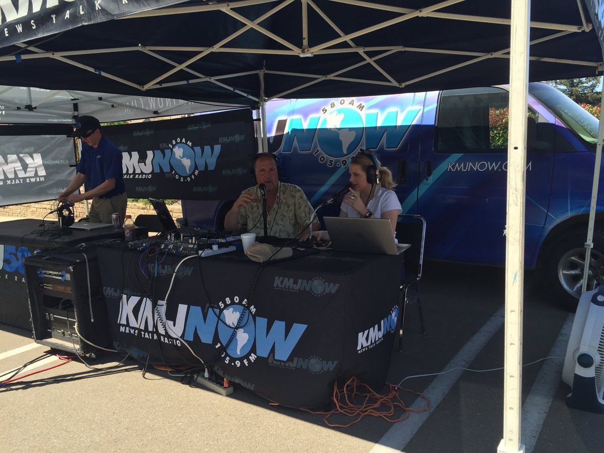CaWater4All's tweet photo. Drive thru at @KMJNOW to sign the petition. We'll be here until 6pm. @ChrisDanielShow @AubBettencourt @GTIPROS https://t.co/xwgZfxJjpl