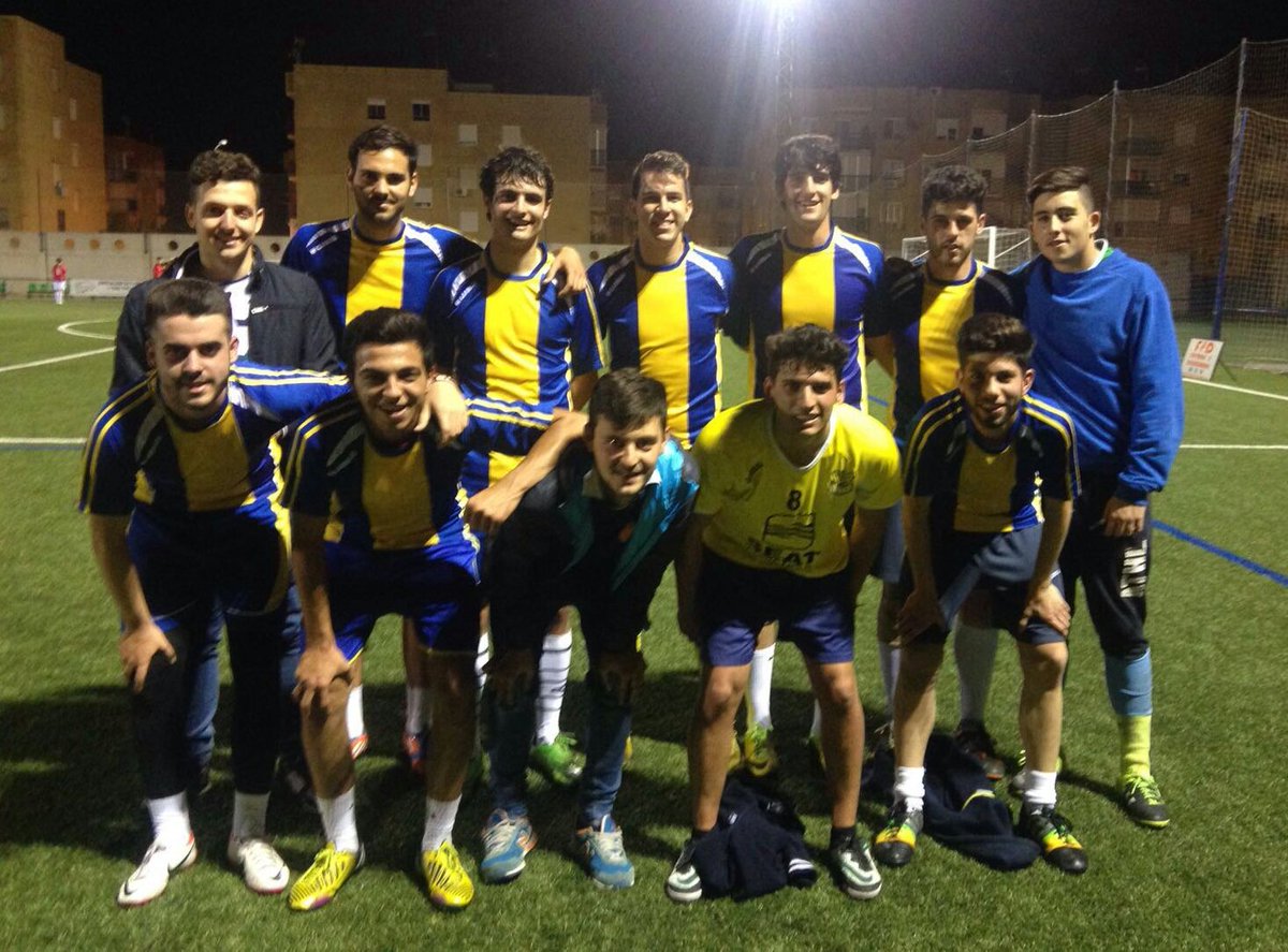 NottinghamPris4's tweet photo. Un grupo de amigos, un equipo CAMPEÓN. ¡Lo conseguimos! #forzaNottingham https://t.co/6djue0UzXS