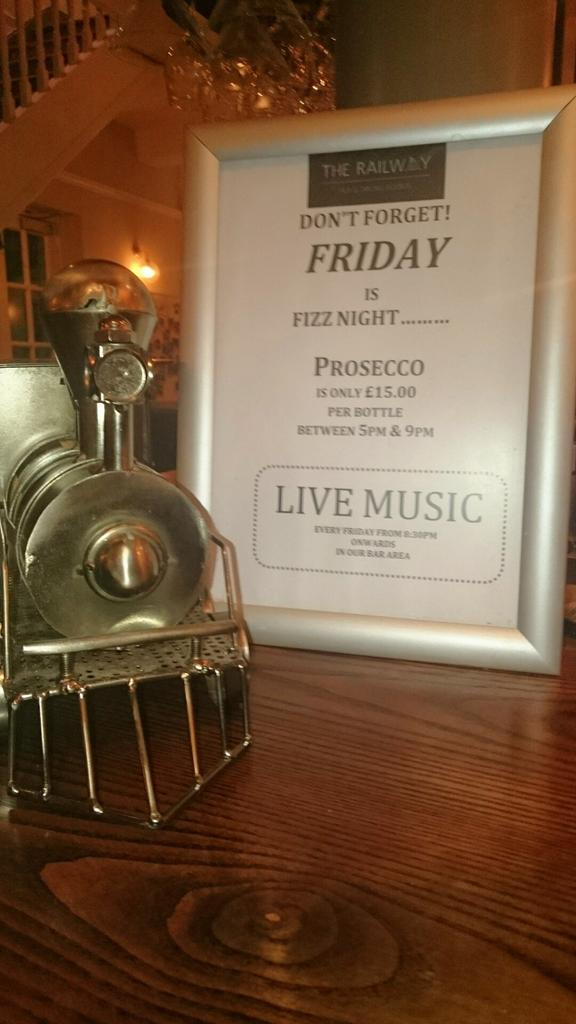 TheRailwayTW11's tweet image. #fridayfizz #Fridayfuntimes #Teddington #livemusic