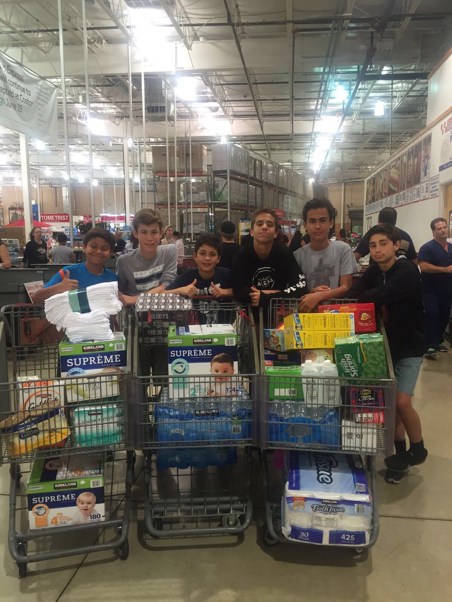 chectorini's tweet photo. @westonfc_fl #westonfc U13 Black Boys collecting much needed items for Mission Ecuador. https://t.co/bny65TzVOs