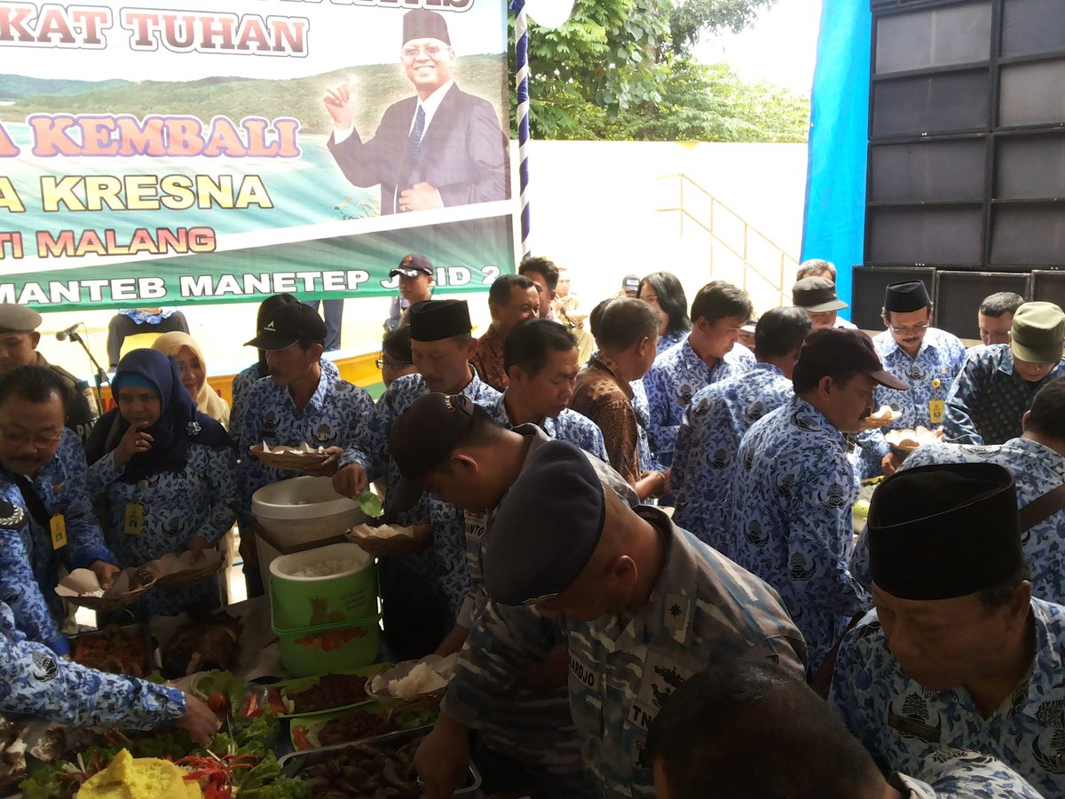 Kegiatan d tutup dengan acara ramah tamah dengan masyarakat sekitar , cc: <a href="/pak_rendra/">H. Rendra Kresna</a> <a href="/wedanthara/">Rajabally</a>