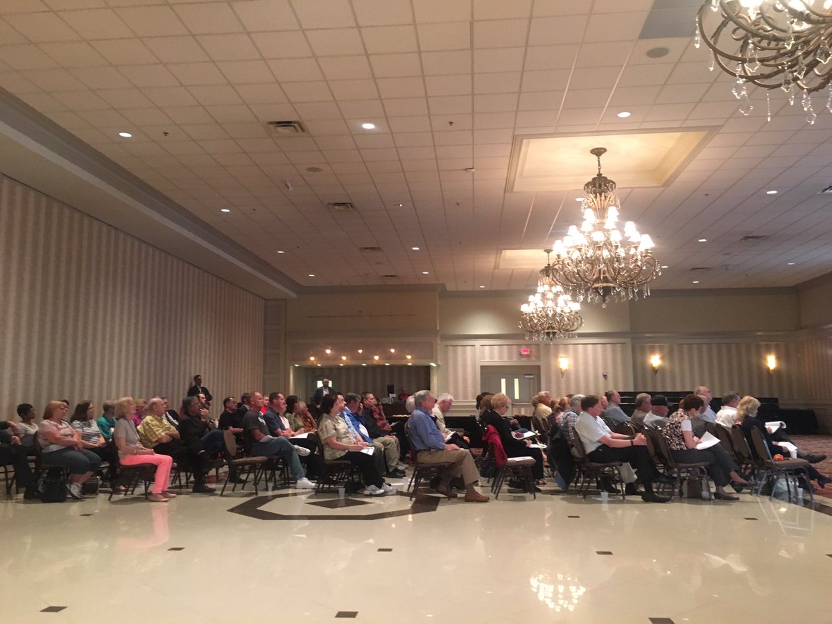 PaulMitchell4us's tweet photo. Great turnout for the MI Taxpayer Alliance townhall @GroverNorquist @NickDranias &amp; Dr. Charles Steele and I #MI10TH https://t.co/bZhpMSnJ8b
