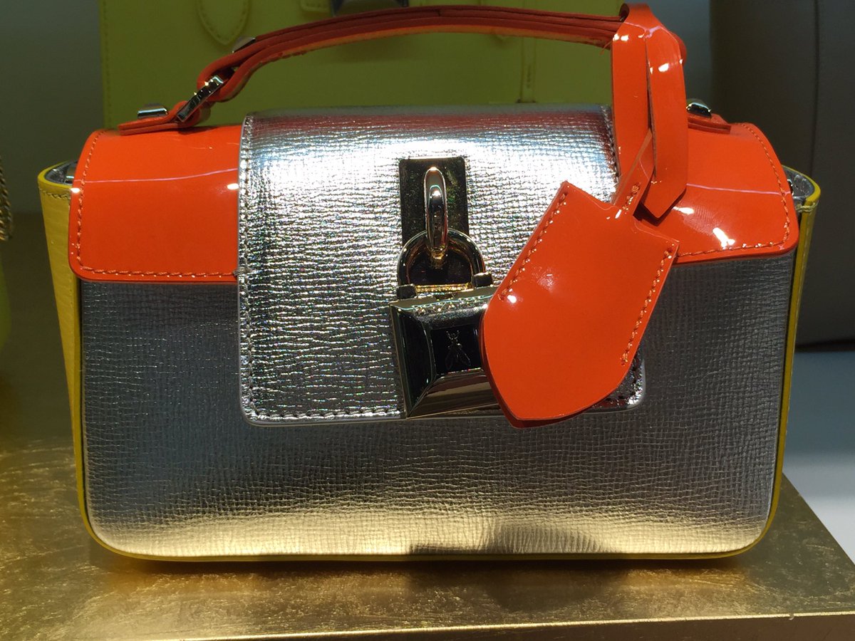 barby_ds's tweet photo. 👁 The Colored Bag anyone is dreaming 👛 #lockfly Leather #patriziapepebag #patriziapepecool #fashionista #fashion 👜 https://t.co/G0OqyYHK9z