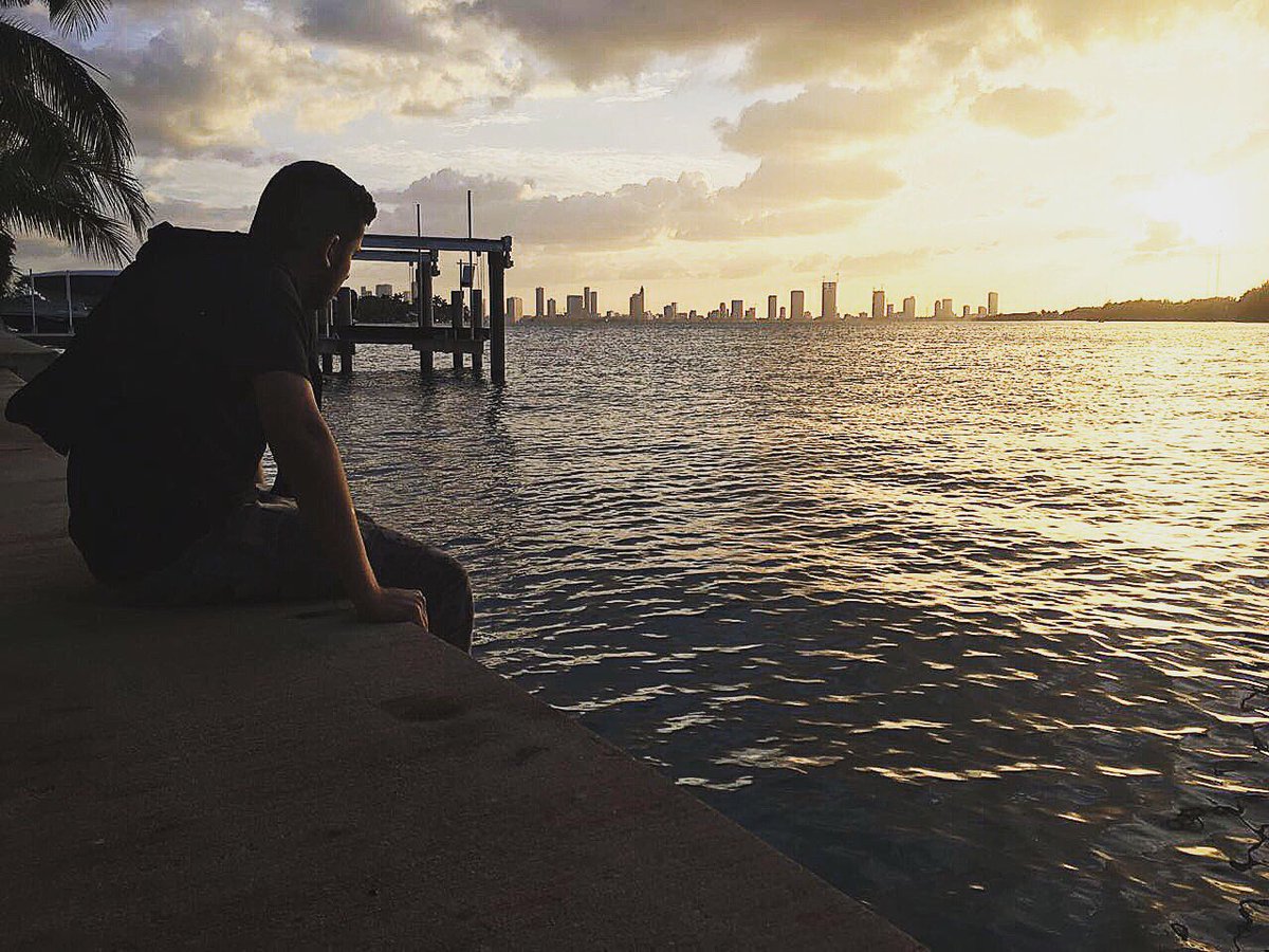 dmoramusic's tweet photo. La clave esta en nunca dejar de soñar..... #BigDreamer #SomethingSpecialIsComing #TheGoldenTouch #DMora #OA https://t.co/YwShl2CalB