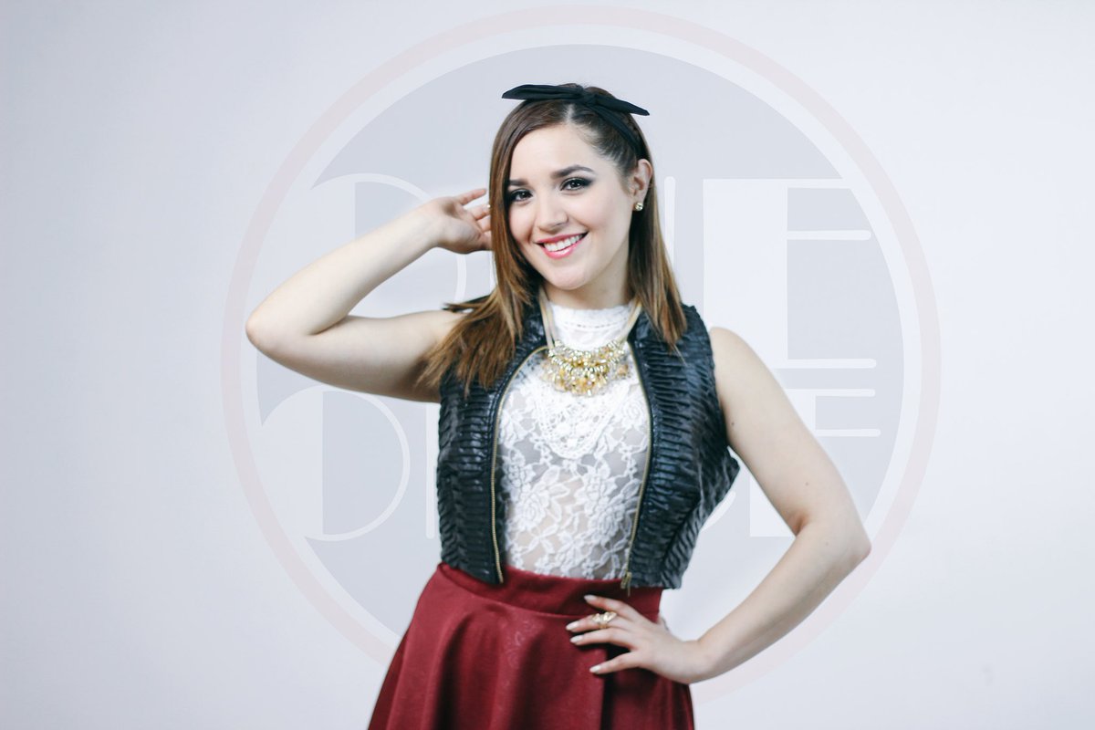 que_once's tweet photo. La hermosa @VickieCaballero #QueOnce #StopBullying 👊🏿👊🏿👊🏿 https://t.co/Gq2C649YJ7