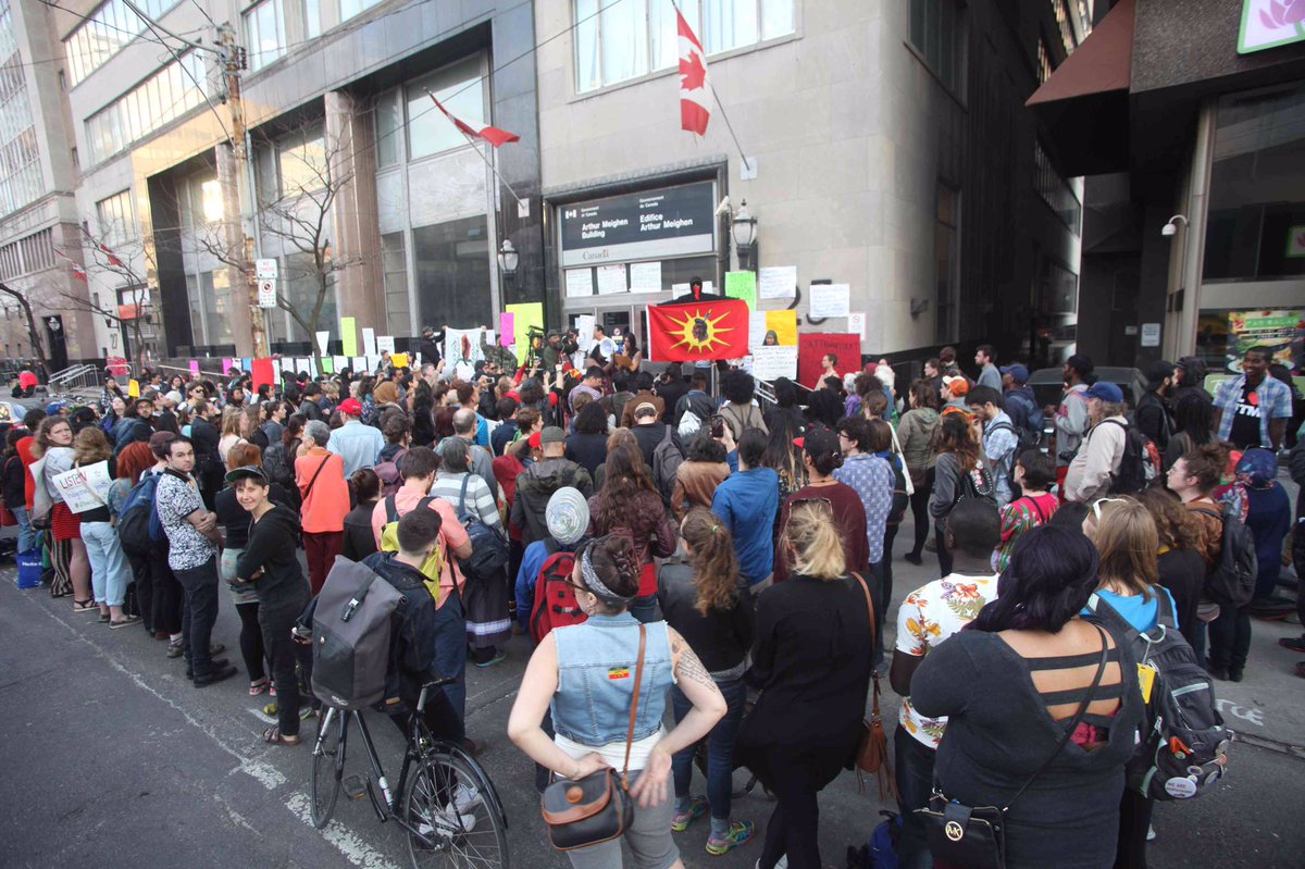 ricochet_en's tweet photo. NOW: Large rally outside #OccupyINAC in Toronto. #topoli https://t.co/hLzJI9CG3q