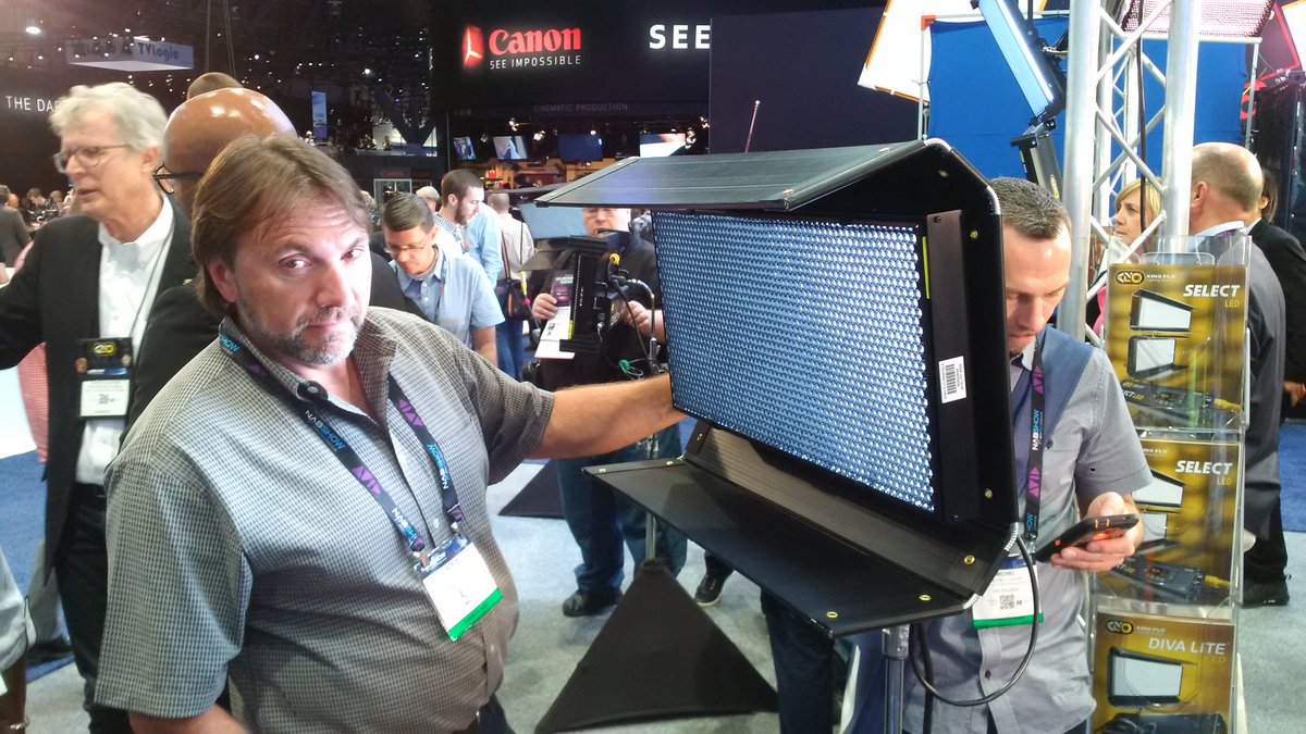 HDSourceCa's tweet photo. #HDSource SteveZ showing oof the new #KinofloDiva LED https://t.co/bVgrpcEpDt