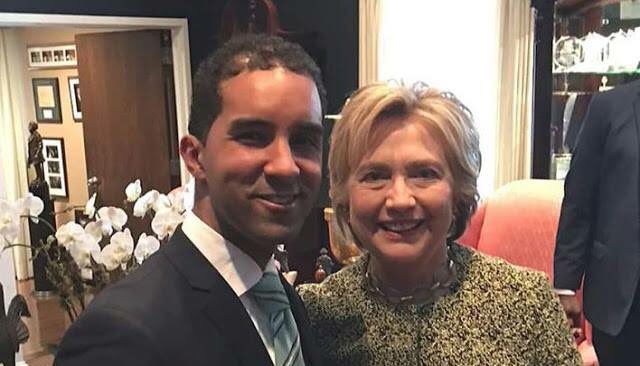 DemsExposed's tweet image. @cnnbrk@HillaryClinton take pic with Mayor of brother convicted Gun Trafficker eepurl.com/bYrm0v