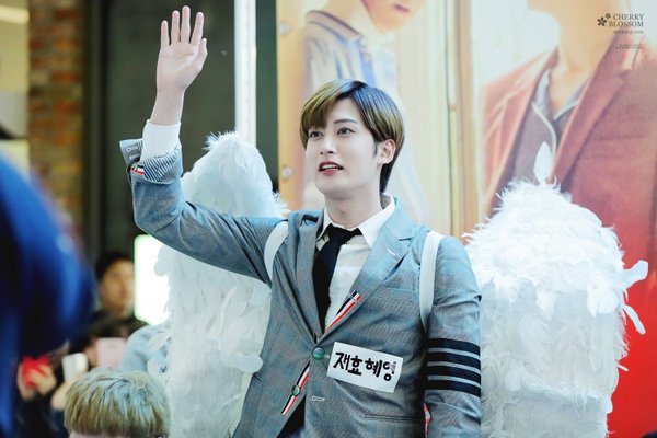Zihyo_Pics's tweet photo. how???? Jaehyo plz! :'v
#블락비 #BlockB #재효 https://t.co/fsQjPG1beL