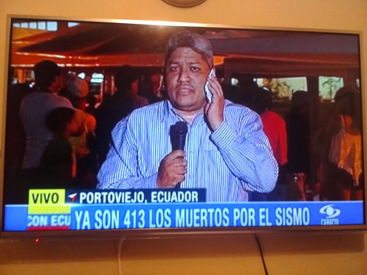 pedritoortizjr's tweet photo. Inadmisible ... Le roban la tablet a @InspectorArias mientras hace un reporte international ¡canallas! https://t.co/boYAKBftqC