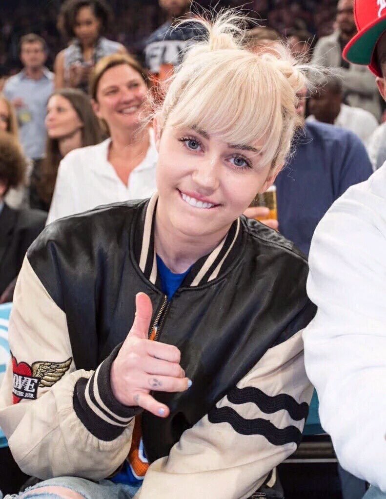 nvivosem's tweet photo. Miley Cyrus https://t.co/2fsR4K1B7R
