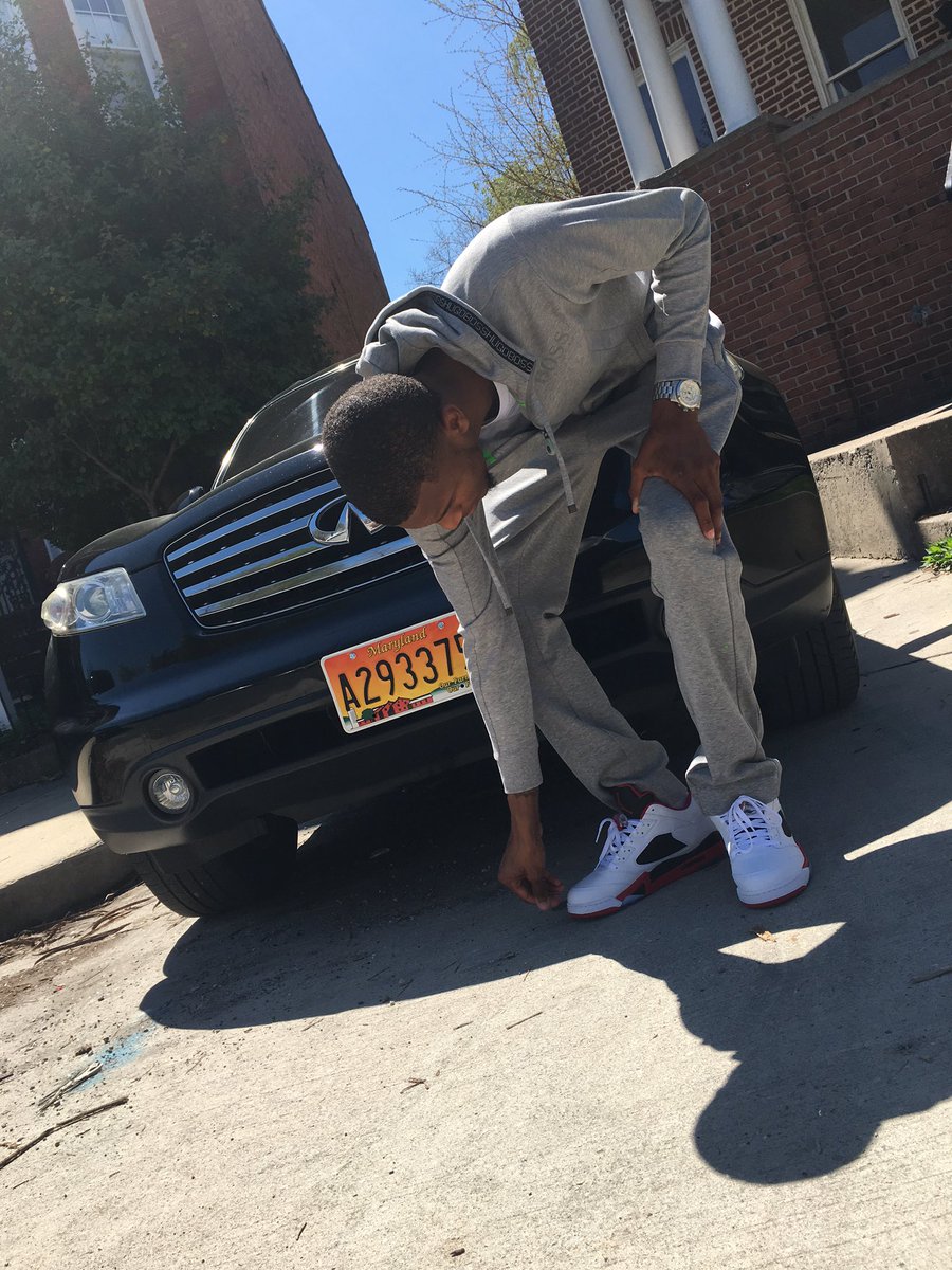BreyonGraves's tweet photo. #SouljaLife 💂🏾✊🏾 https://t.co/Lz8VydZ2Wn