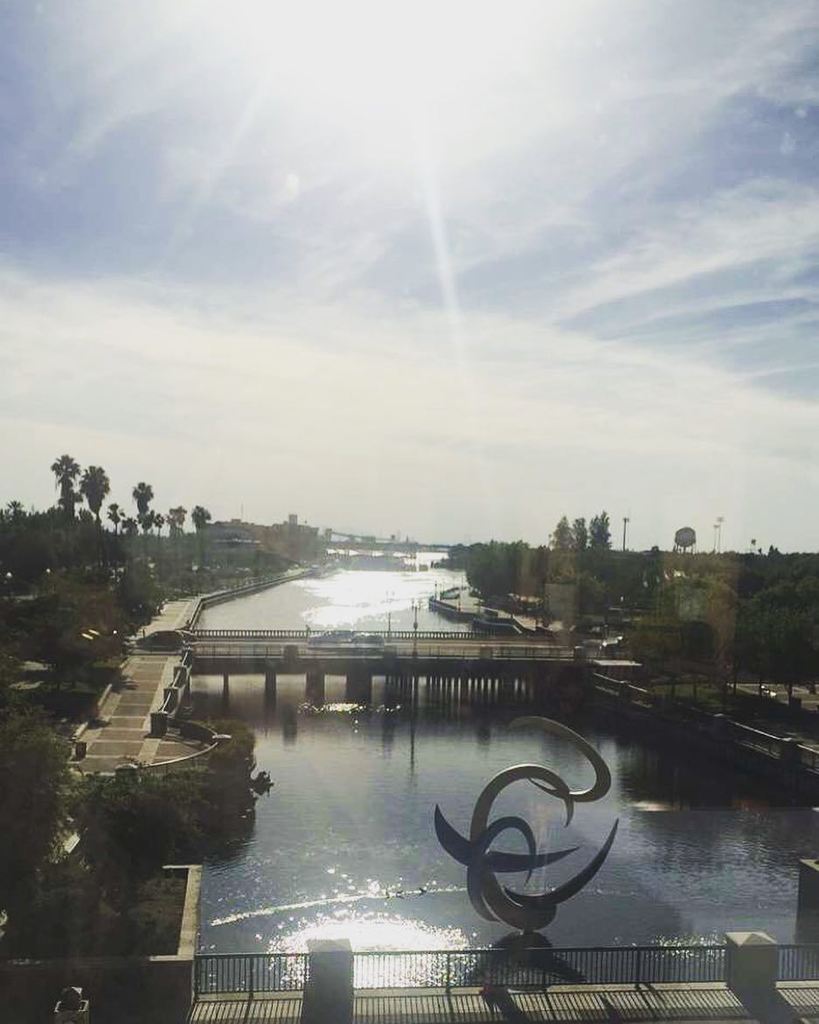 What a gorgeous day! Rooftop dining will be available from 6 - 9 pm tonight with a live pe… ift.tt/1MEq7bm