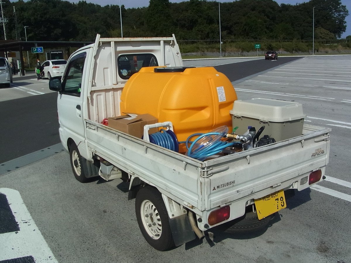 長野潤一 Twitterren 給水車に行列を見ますが 生活用水の供給は 農業用 タンクを軽トラに積んで町内を回ればきめ細かく行えます 直接バケツに水を注ぐと時間がかかるので 10か所ぐらいに農業用 タンクを置き水を溜めておく そこから住民が自由に使えるようにする