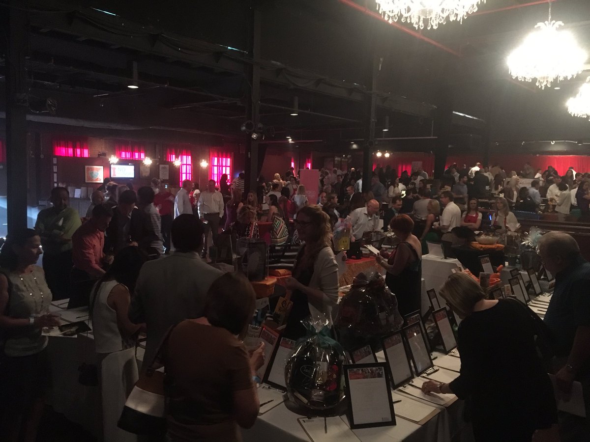 CLTdining's tweet photo. Another amazing @TasteNationCLT! #NoKidHungry #TasteNationCLT #cltfood #cltdining https://t.co/q8VmSQsn7G