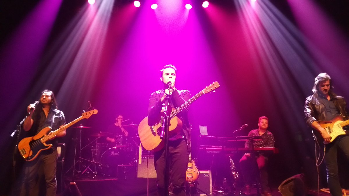 J9DH's tweet photo. #FasterShoes is definitely my favorite on. @KrisAllen #LettingYouIn album! https://t.co/r2B7quWizl