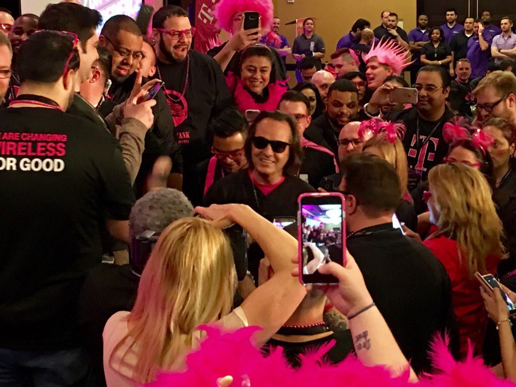 JohnLegere's tweet photo. Look at all these amazing @TMobile people in #Chicago!! Thank you all!! #lovethem #uncarrier https://t.co/bVJlMhL50w