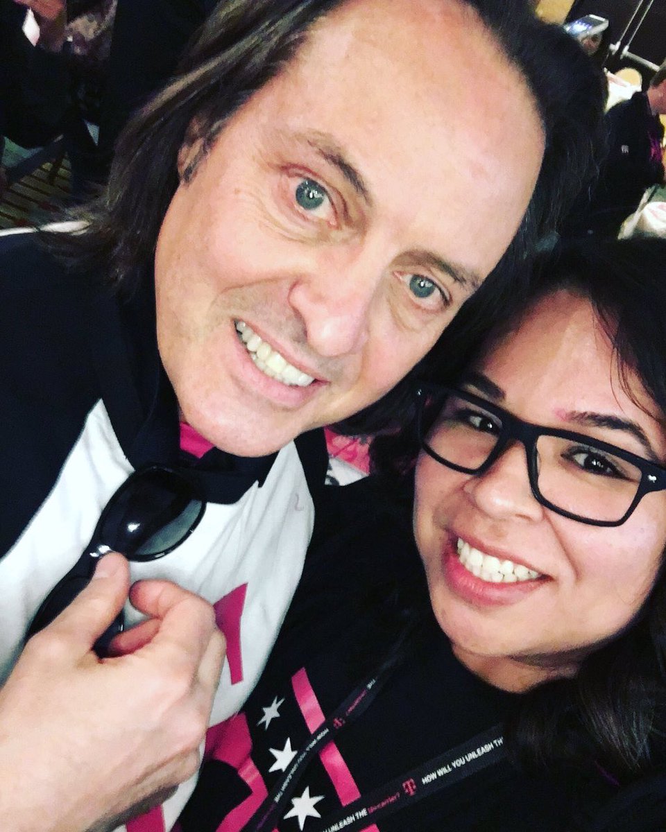 JohnLegere's tweet photo. Look at all these amazing @TMobile people in #Chicago!! Thank you all!! #lovethem #uncarrier https://t.co/bVJlMhL50w