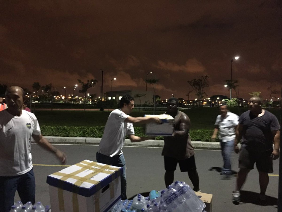 DeporteEc's tweet image. ¡Más unidos que nunca! En Guayaquil, Ministro @xavierenderica y pesistas continúan jornada #EcuadorListoYSolidario