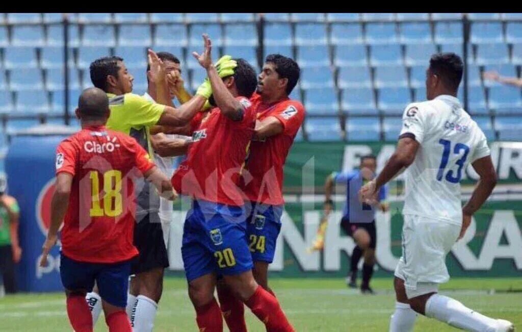 #PIRULO "¿Cómo quedas Ruíz ante tú gente y JJParedes después de la humillada q te dieron ayer y vos siendo el local"