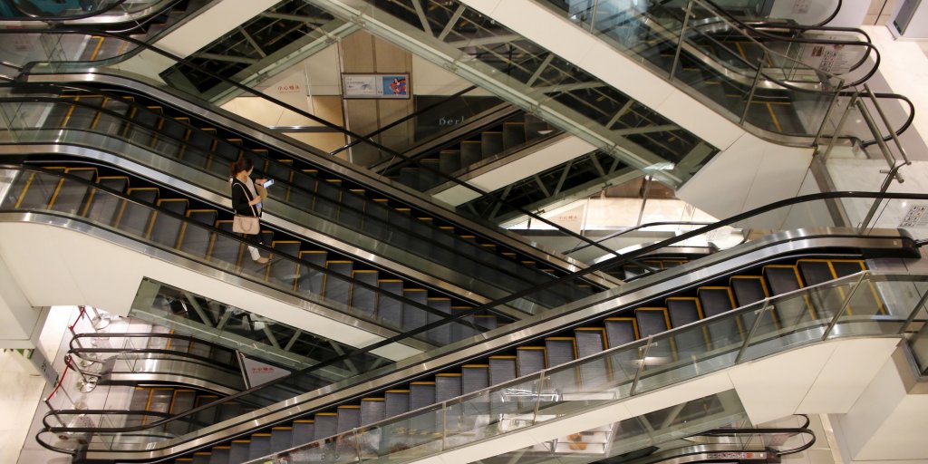 BusinessInsider's tweet image. Wary consumers could cause the next recession — via @TheFiscalTimes read.bi/20S9qf8