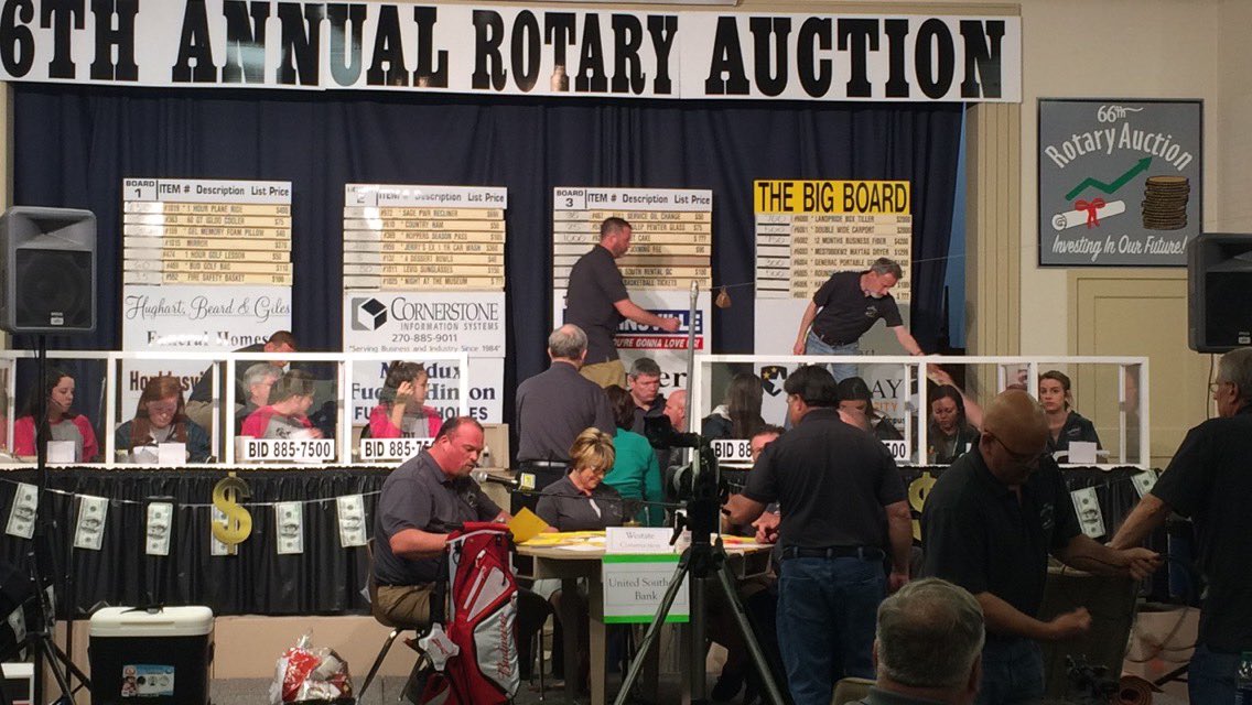 SubDebI's tweet photo. Answering phones at the rotary auction tonight☎️ Huge thanks to the girls who volunteered! https://t.co/Br4jbwYFl3