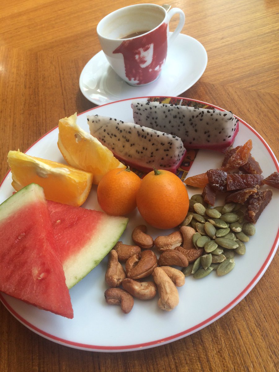 cchambersss's tweet photo. #Breakfast for a 👑 in #China #Vegan #NoGmo #GardenOfEden https://t.co/y7lIMQsFrO