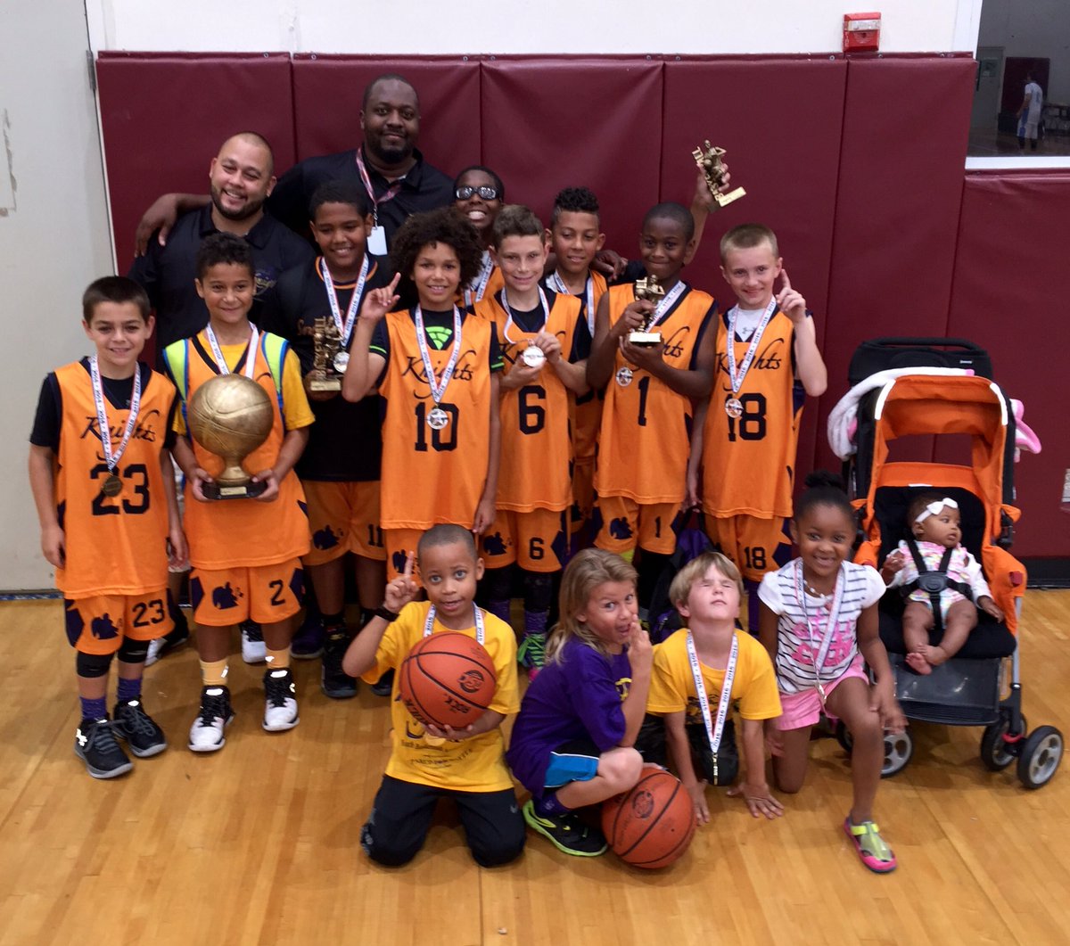 SFloridaKnights's tweet photo. @SFloridaKnights 4th grade squad went 5-0 this past weekend @SFYBA SlamFest for the Championship!! #sfknights https://t.co/L0m98DmHxF