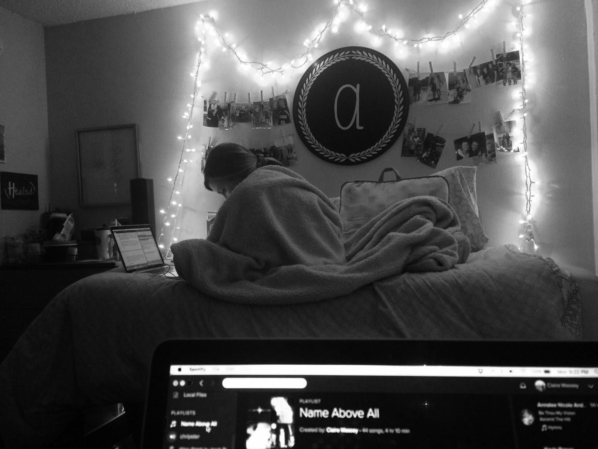 clurmass's tweet photo. When the rooms says "Focus Abbey. FOCUS." You know it's that point in the semester. #prayersappreciated https://t.co/W5BT3GOA0e