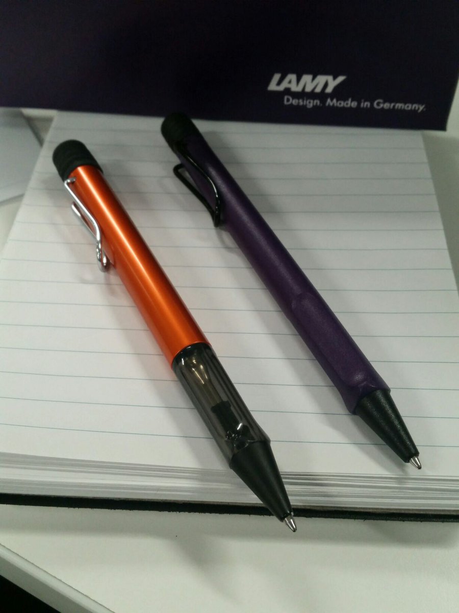 2 ballpoint pens