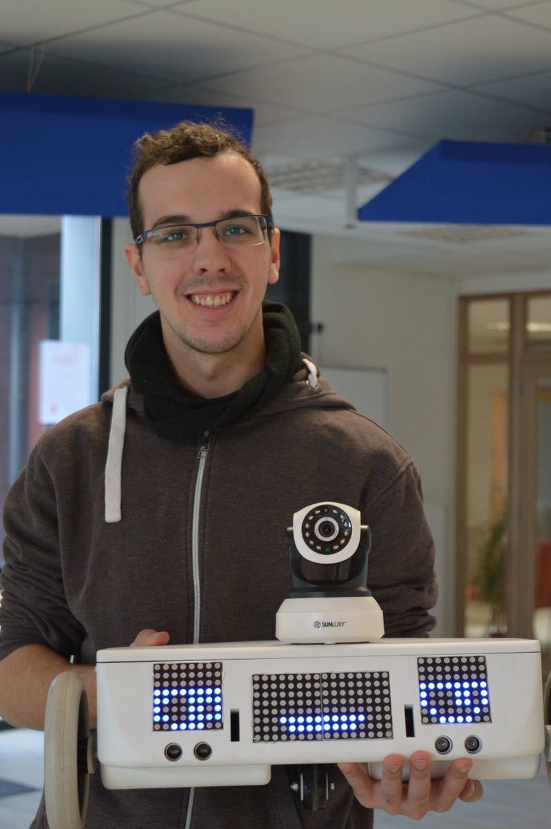 Ensembll's tweet photo. Un groupe d'étudiants @isenlille travaille sur un projet d'intégration de la robotique à @HumanicitELomme #Pluggi https://t.co/jrKlQ5lBV0