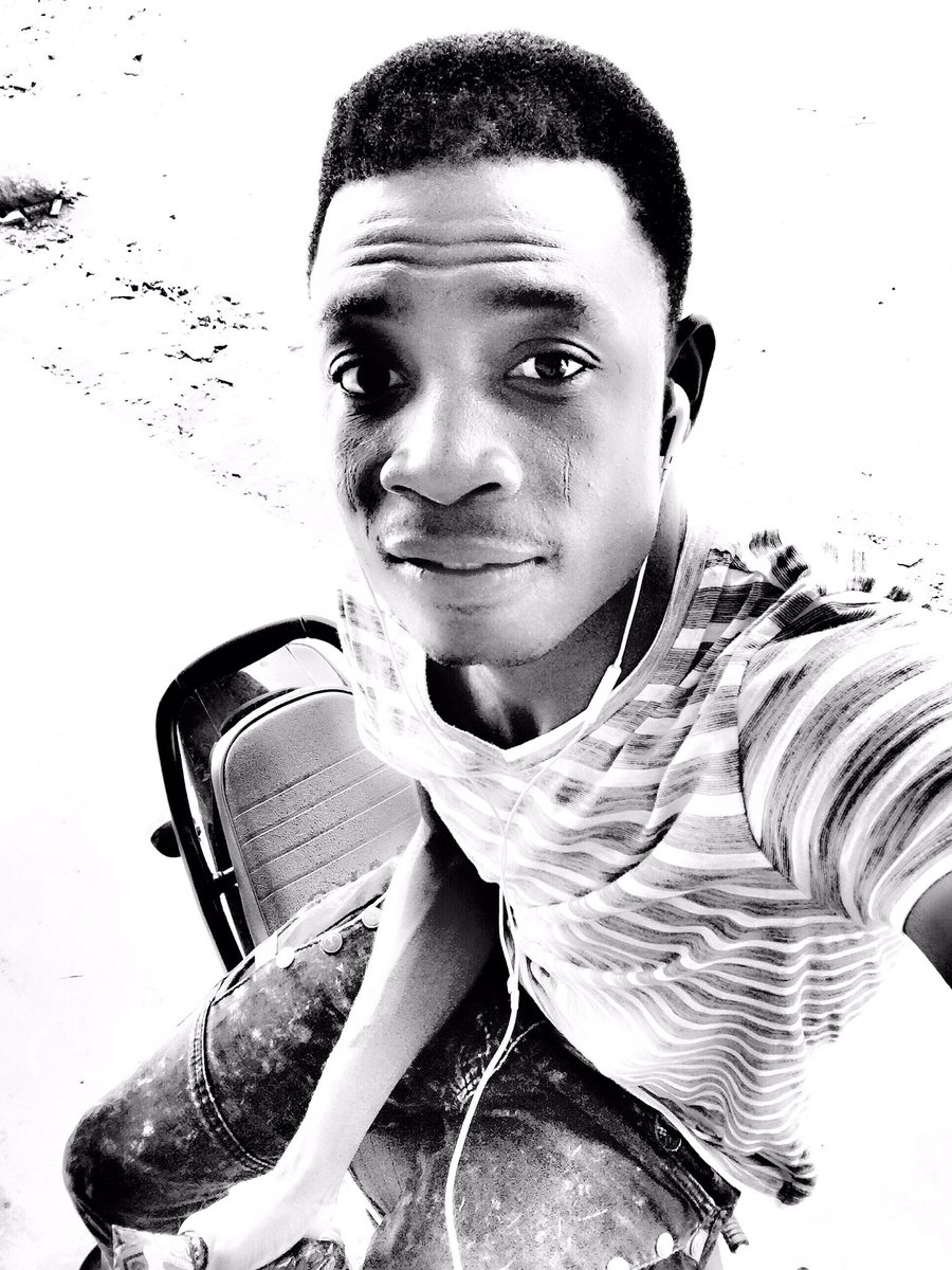 yahuzagh1's tweet photo. I dey bright like sun so eclipse no go fit to block ma shine #wullap https://t.co/4mvubiAJMg