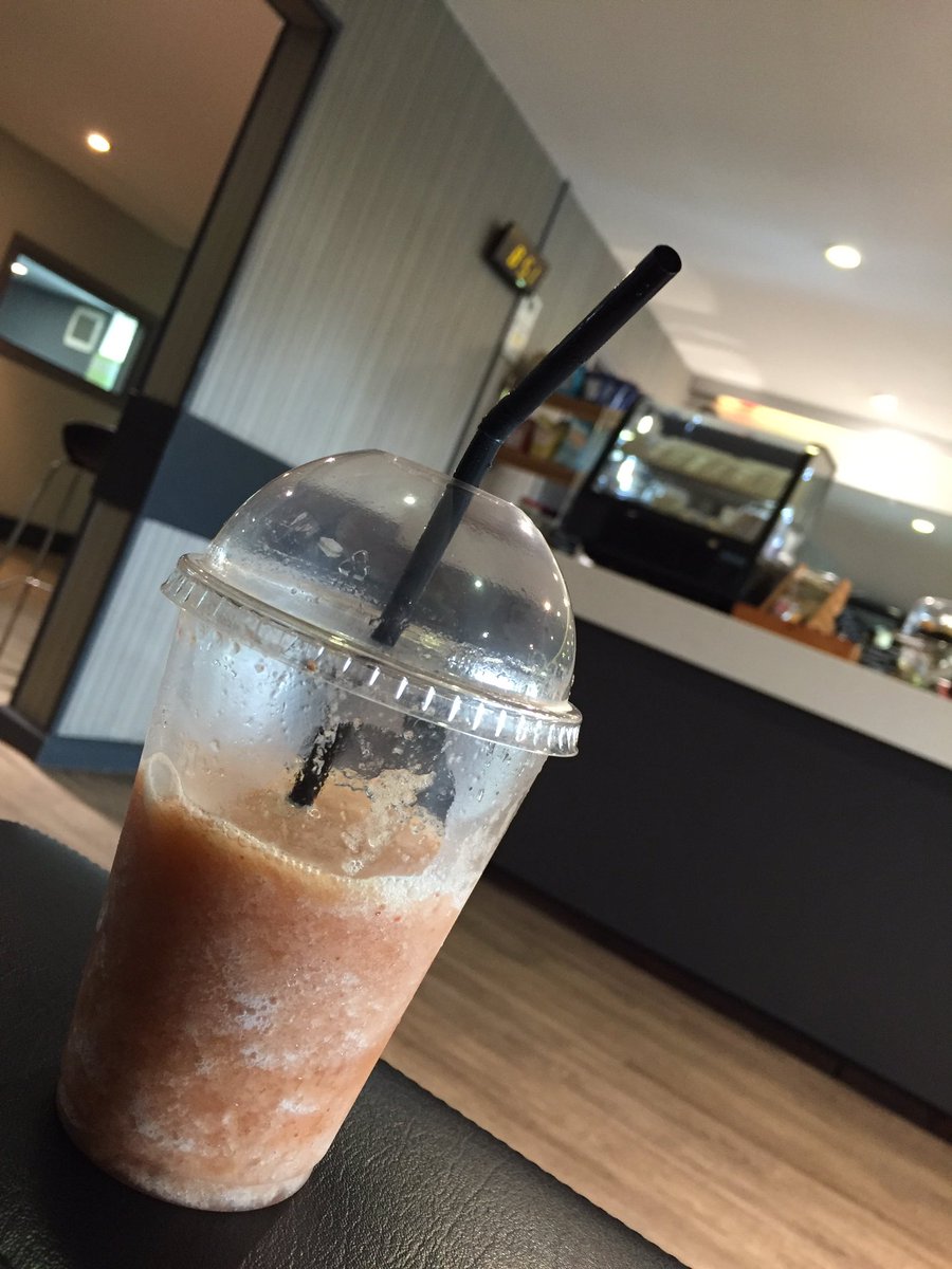 ChrisBHLiveQP's tweet photo. Taking some time before my shift to try the new #FruitSmoothies @BHLiveActive Queens Park #MelonRefresher 💪🏼 https://t.co/K32yEBbM31