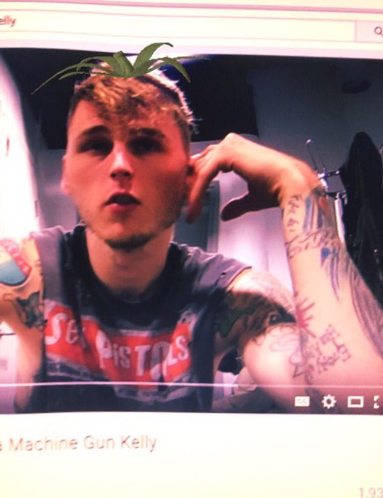 Brooklynkidd215's tweet photo. @machinegunkelly you are such a very hot strawberry #snapchatfilter https://t.co/gbicfFRN3M