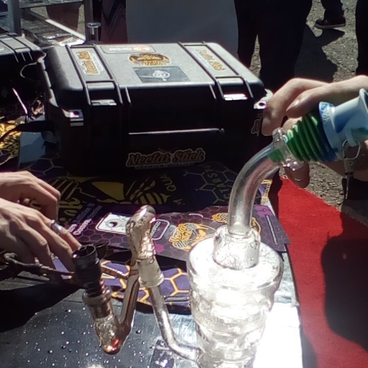 dgsakdh's tweet photo. Encountered our friends from Nectar Stick. In case you missed it, check out the article at https://t.co/fGM3lQFqB6 https://t.co/6Qq80XAW1p