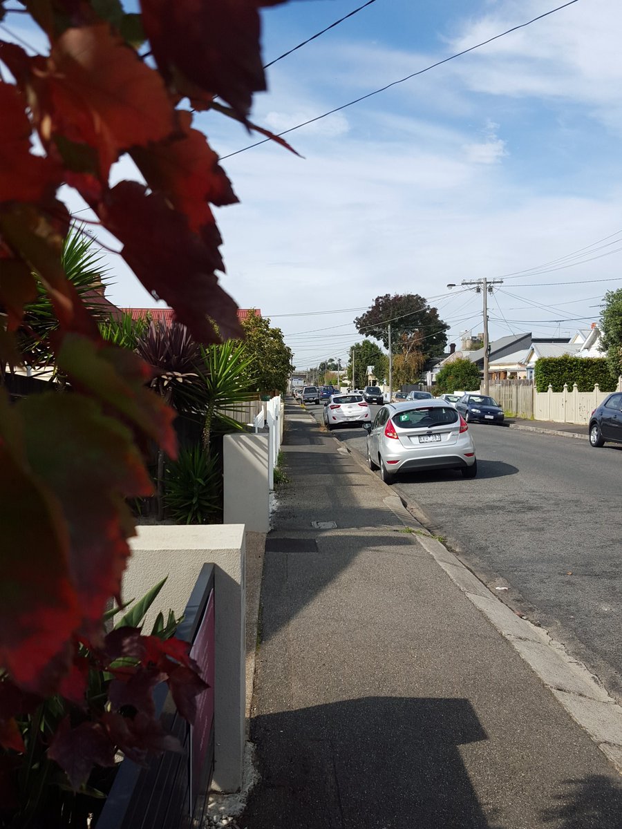 WIDWILTYP's tweet image. @JesseThorn @Jordan_Morris What I&apos;m Doing When I&apos;m Listening To Your Podcast. #jordanjessego walking to get lunch.